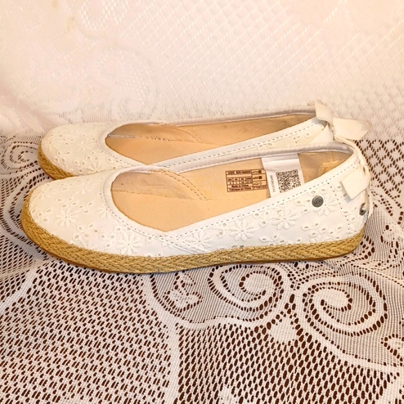 NEW! Ugg sz 2 White K Tassy Eyelet Shoes - Picture 5 of 10